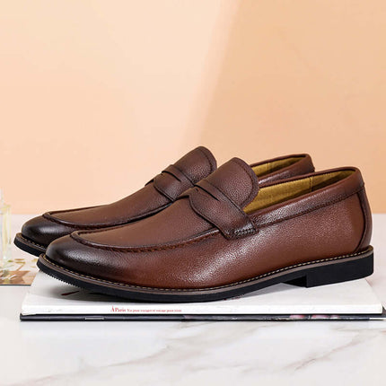 Elegant Regente Cowhide Leather Loafers for men, showcasing formal style and slip-on comfort in premium leather. Perfect luxury loafers for modern sophistication.