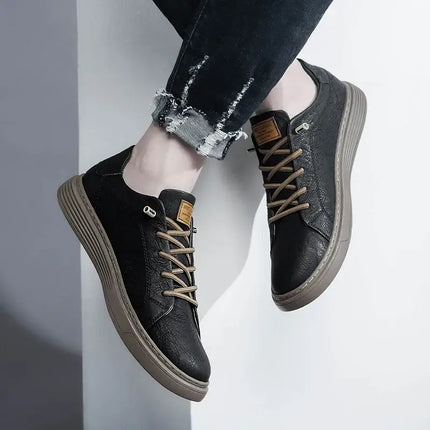 Tivano Leather Sneakers: Men's casual sneakers, crafted from breathable Italian leather for stylish and comfortable everyday wear.