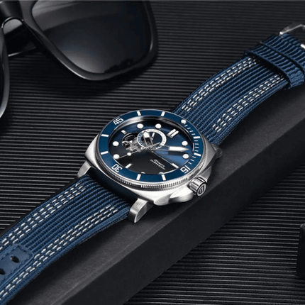 Valenor Automatic – Diver Signature watch in blue with luxury design, featuring precise craftsmanship for professional divers.